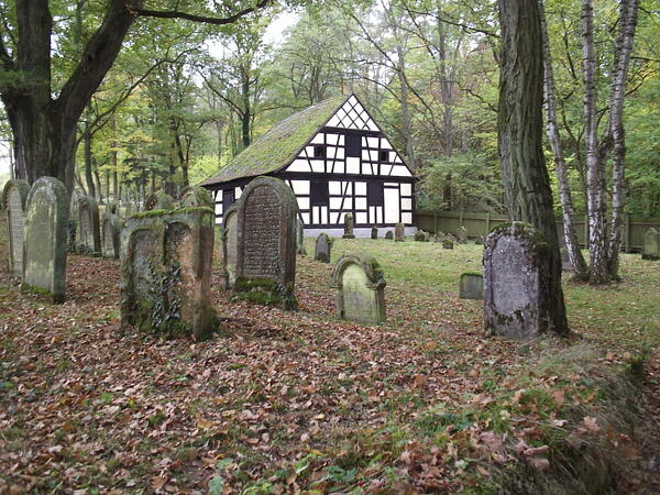 Bild vergrößern: Judenfriedhof mit Taharahaus
